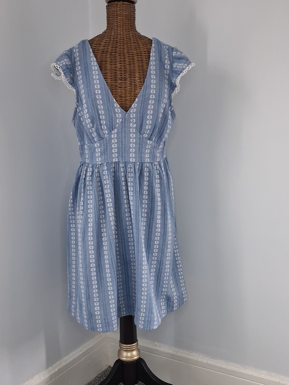 Light Blue Floral Stripe Midi Dress with V-Neck